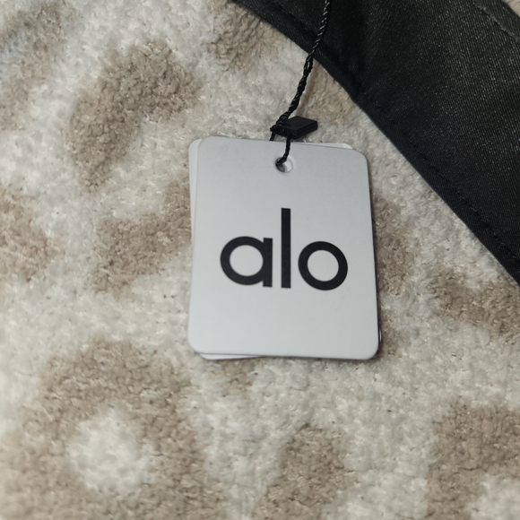 ALO Yoga Black Tote Bag - Picture 3 of 6